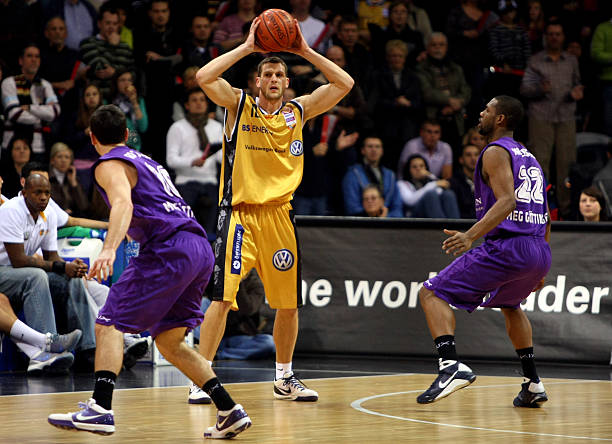 积极逼抢与 积极逼抢与